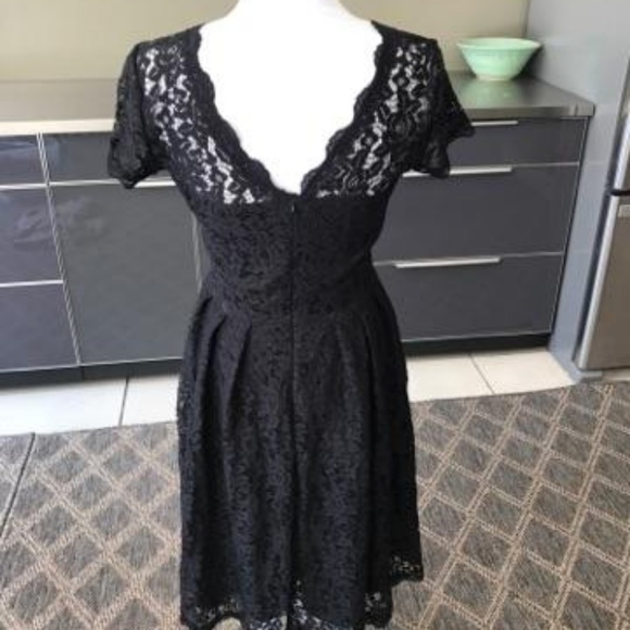 Black dress - Picture 2 of 5